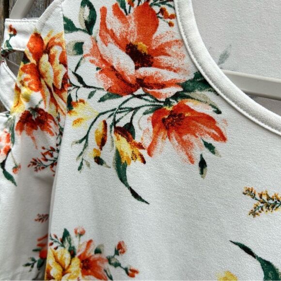 Iz Byer floral blouse designed sleeves size XS - Picture 6 of 6